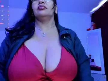 Chaturbate Live Sex Cam of esmeralda_milf1