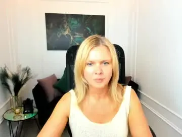 Chaturbate Live Sex Cam of agathaklouin