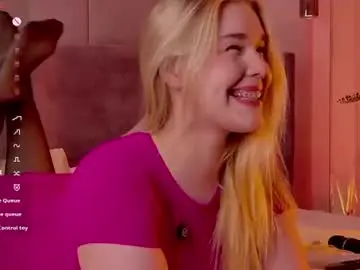 Chaturbate Live Sex Cam of smiley_mia_