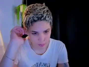 Chaturbate Live Sex Cam of laura_r23