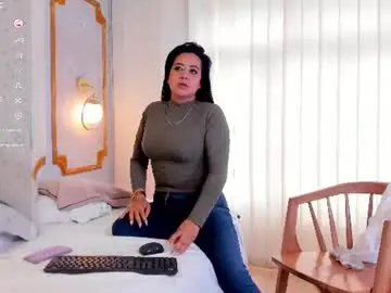 Chaturbate Live Sex Cam of miia_velvet_