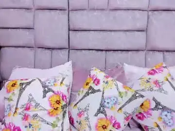 Chaturbate Live Sex Cam of susann_crow