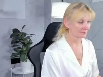 Chaturbate Live Porn of julie_lucasss