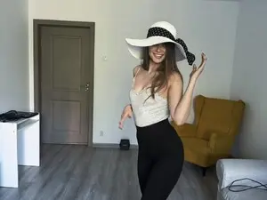 Myfreecams Live Sex Cam of Elvira