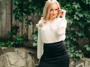 Myfreecams Sex Cam of White_flwer