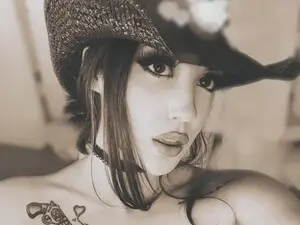 Myfreecams Private Sex Chat of EMMEL1NE