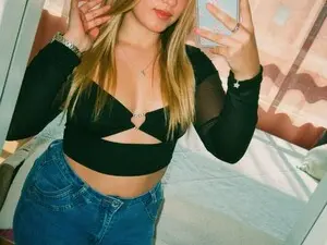 Myfreecams Watch Live Sex Cams of Ema_tayy
