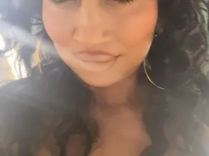 Myfreecams Watch Live Sex Cams of BlackRoxxx