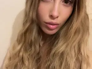 Myfreecams Nude Webcam of Deidi_sweet