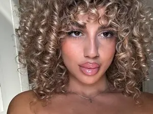 Myfreecams Adult Webcams of sweetcurlyyy