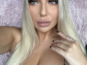Myfreecams Adult Video Chat of KissMyTitsPls