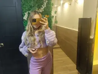 Streamate Nude Webcam of RainbowLov21