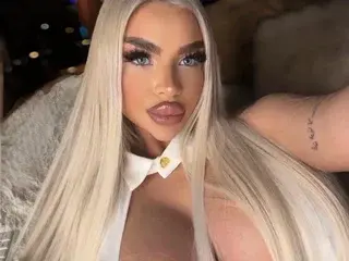 Streamate Adult Webcam of ChrystalCade