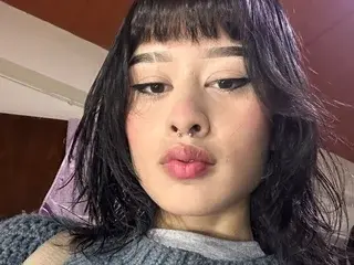 Streamate Free Live Porn of MeliStrawberry77