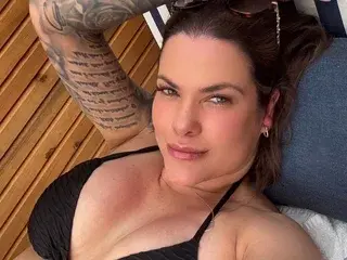 Streamate Adult Webcam of TheNaughtyMilfNextDoor