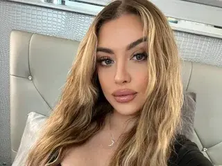 Streamate Free Porn Cam of DaniiDivinity
