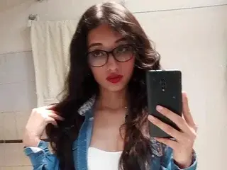 Streamate Live Porn of HeilyMoon