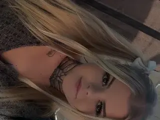 Streamate Live Sex Cam of Emiley_Alexander