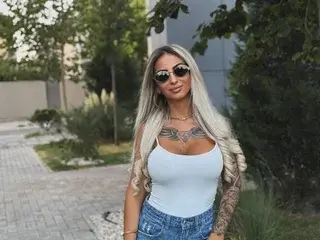 Streamate Live Sex Cam of CelineDyor