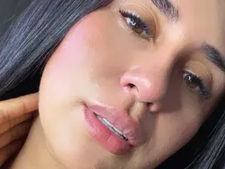 Streamate Live Sex Cam of Isabell_Heat