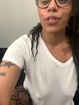 Stripchat Free Porn Cam of Desirae_Luciano