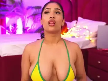Stripchat Sex Cam of Kira_Krush