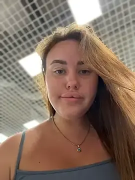 Stripchat Adult Video Chat of KiraSunshine