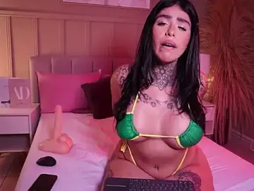 Stripchat Sex Cam of curvyliciousss