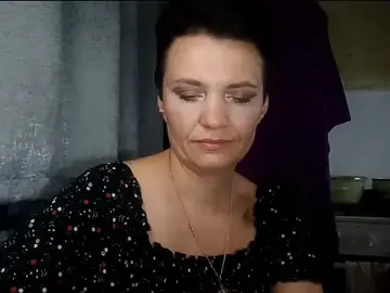 Stripchat Live Sex Cam of HotMamaQueen234