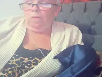 Stripchat Live Sex Cam of Playful_MILF_Demi