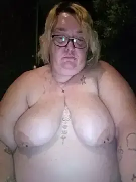 Stripchat Sex Cam of diosacurvy1984