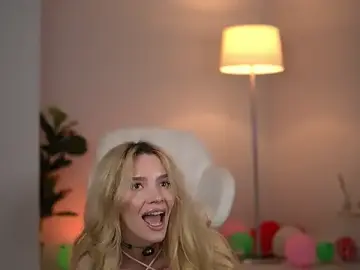 Stripchat Live Sex Cam of SvveetLuna