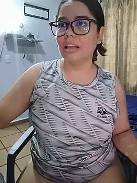 Stripchat Live Sex Cam of saenz_eymi
