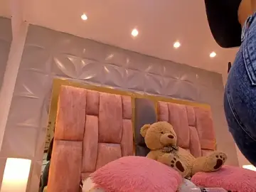 Stripchat Sex Cam of Charlotte_Ice1
