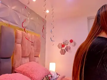 Stripchat Live Sex Cam of Charlotte_Ice1