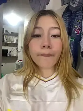 Stripchat Live Porn of zury_cute1
