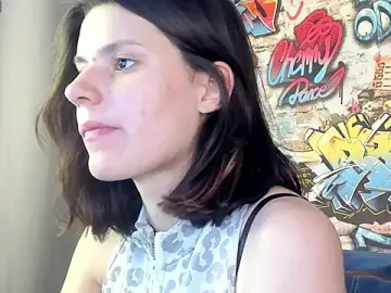 Stripchat Adult Webcam of Kira_Be11