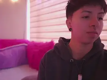 Stripchat Live Porn of tommy_blue