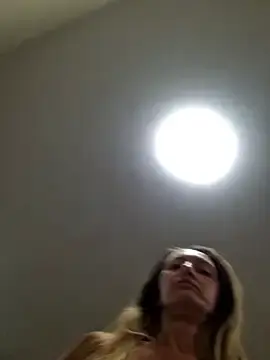 Stripchat Watch Live Sex Cams of Miss____Mia_
