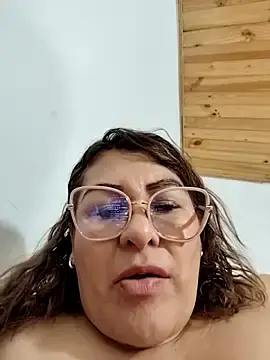 Stripchat Sex Cam of AlexxiaaMat