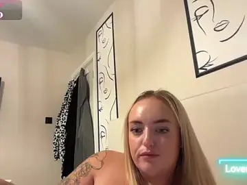 Stripchat Live Porn of CurvyWetWife