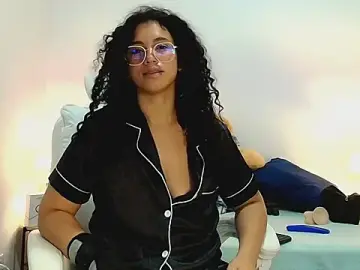 Stripchat Live Porn of Isabella_Sophia19