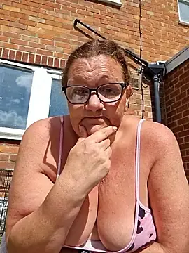 Stripchat Live Sex Cam of MissQueenBeex
