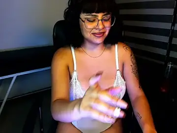 Stripchat Watch Live Sex Cams of Raven_Black69