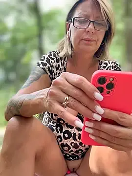 Stripchat Live Sex Cam of Milena-MilfaXXX