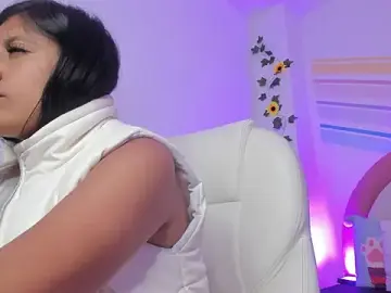 Stripchat Sex Cam of Alahia_Myers_22