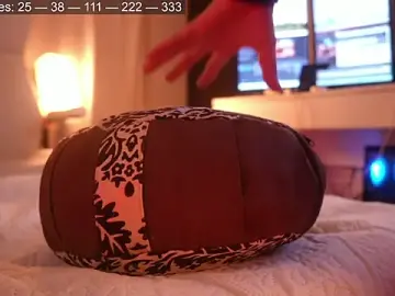 Stripchat Live Sex Cam of Anah_s