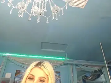 Stripchat Sex Cam of ADRIANNA_FOX