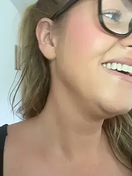 Stripchat Live Sex Cam of CharleighBaker