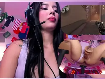 Stripchat Free Porn Cam of SweetieCloe_